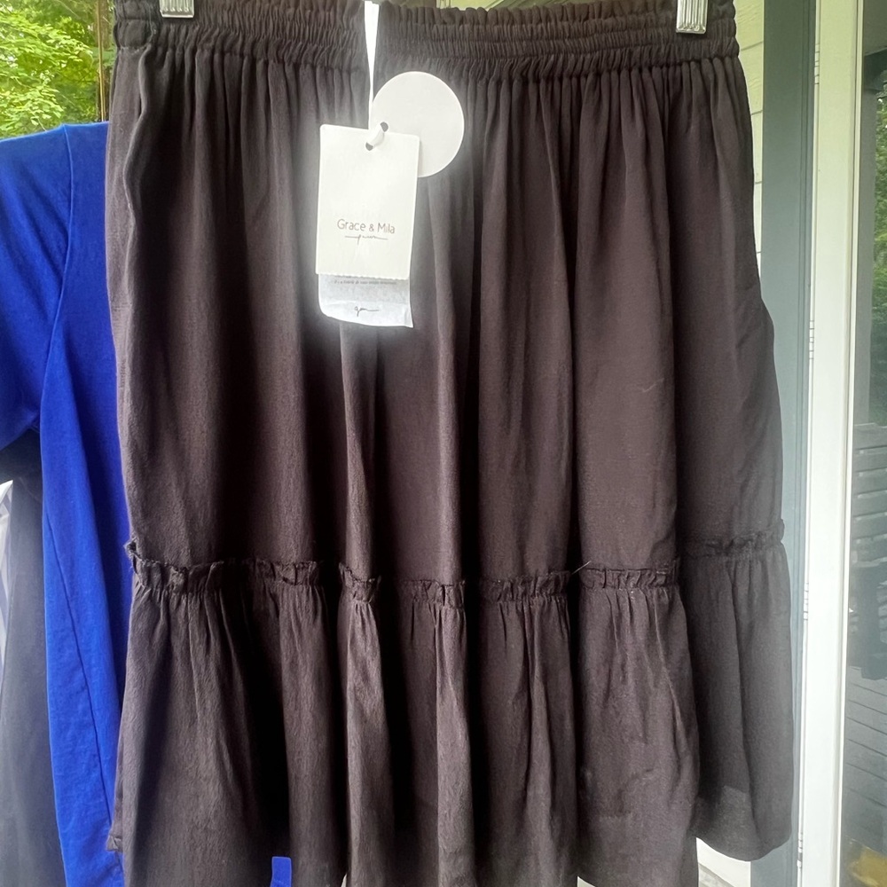Grace & Mila black, short skirt.